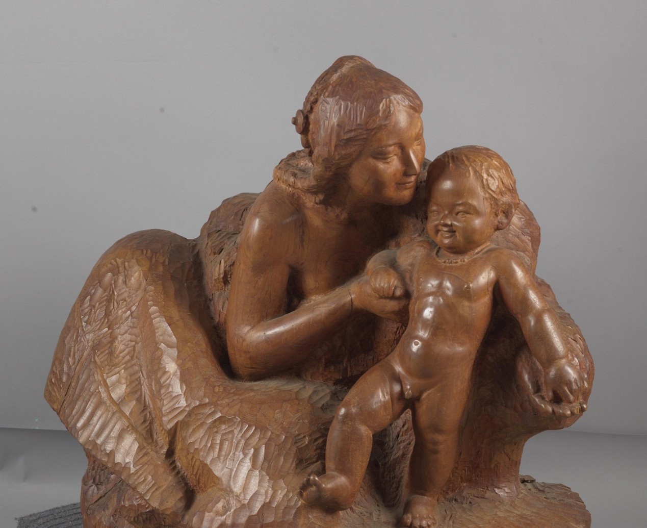 <h2>高原之春</h2><p>作者：时宜</p><p>创作年代：1979年</p><p>规格：65.5cm×55cm×72.5cm</p><p>品类：雕塑</p>